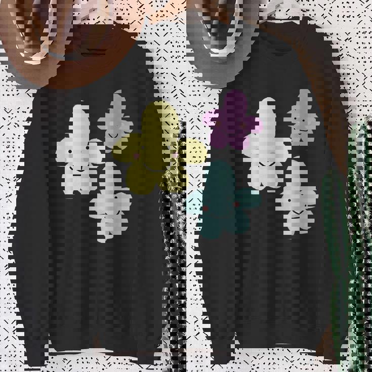 スマイリングフラワー イエロー ブルー パープル 楽しい春 スウェットシャツ 年配の女性への贈り物