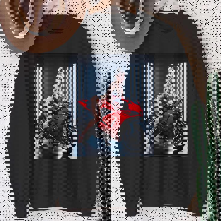 セクシーガールグラフィックtシャツ セクシーなブロンドガール&レッドストリートバイク スウェットシャツ 年配の女性への贈り物