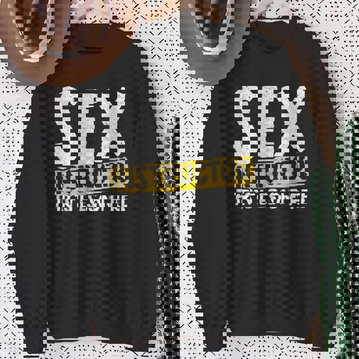 セックスインストラクター 初めてのレッスン 自由恋愛 セックス教師 スウェットシャツ 年配の女性への贈り物