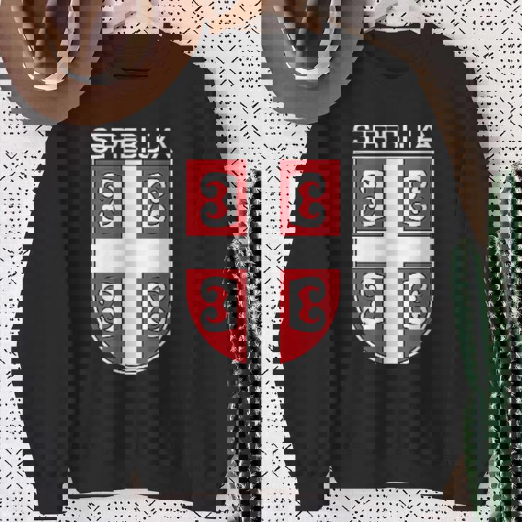 セルビアクロスシールドセルビアアーム。 スウェットシャツ 年配の女性への贈り物