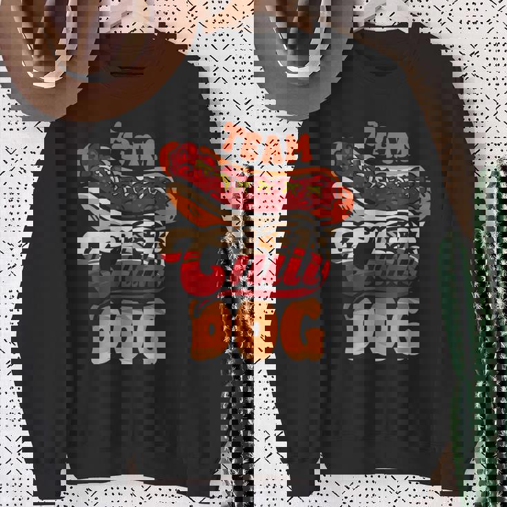 チーム・チリ・ドッグ 面白いチリコンカーン ホットドッグ好きのフードトラック スウェットシャツ 年配の女性への贈り物