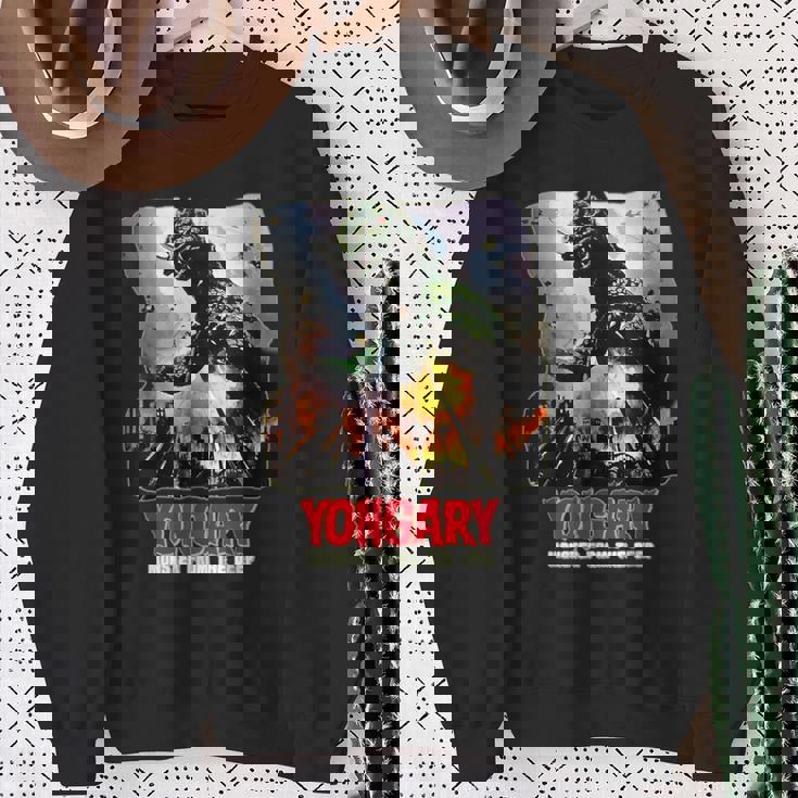 ディープホラーsfからのヨンガリーモンスター スウェットシャツ 年配の女性への贈り物