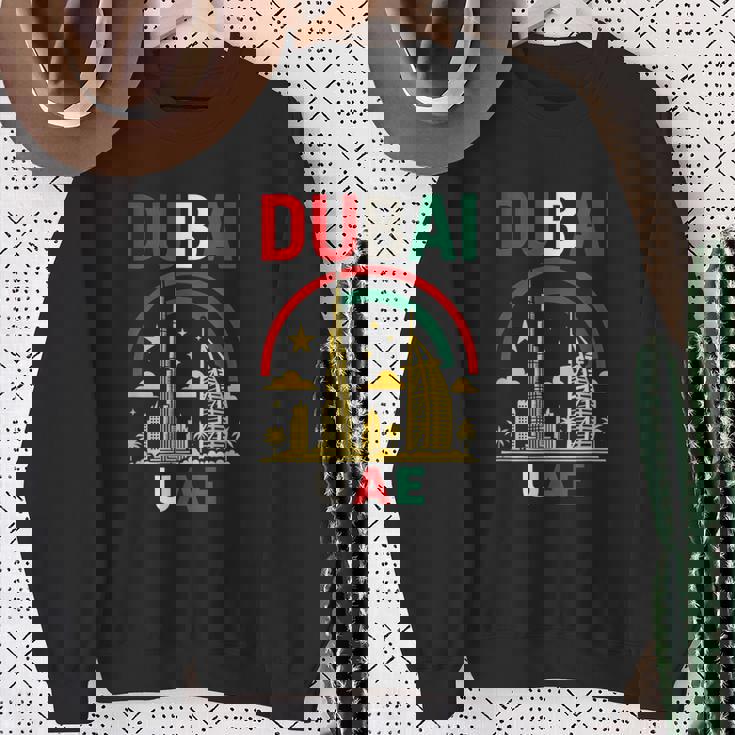 ドバイuaeスカイラインデザイン – ブルジュハリファとヤシの木 スウェットシャツ 年配の女性への贈り物