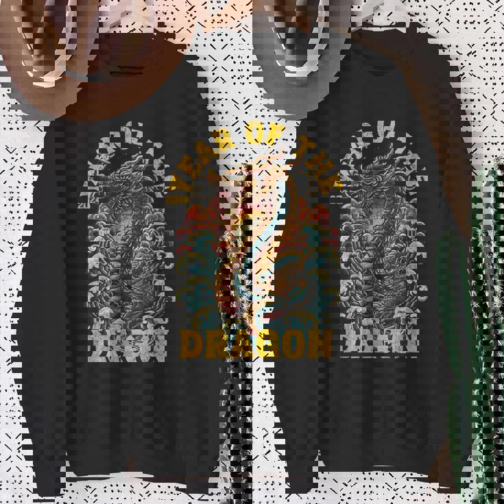 ドラゴンの年2024明けましておめでとうございます漢字 スウェットシャツ 年配の女性への贈り物