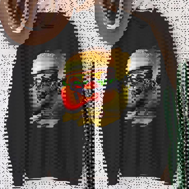 ハンバーガー 演奏 ギター ギタリスト ファニー ファーストフード ハンバーガー スウェットシャツ 年配の女性への贈り物