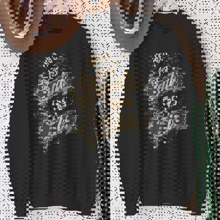 バンドと髪のユーモアで魅せるスタイル表現 スウェットシャツ 年配の女性への贈り物