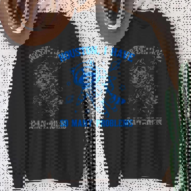 ヒューストン I Haveo Many Problems アライグマ宇宙飛行士 スウェットシャツ 年配の女性への贈り物