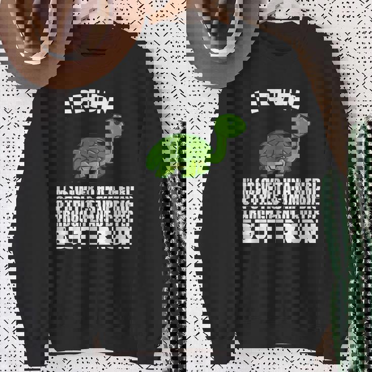 ピーナッツバターで亀よりもゆっくり走る スウェットシャツ 年配の女性への贈り物