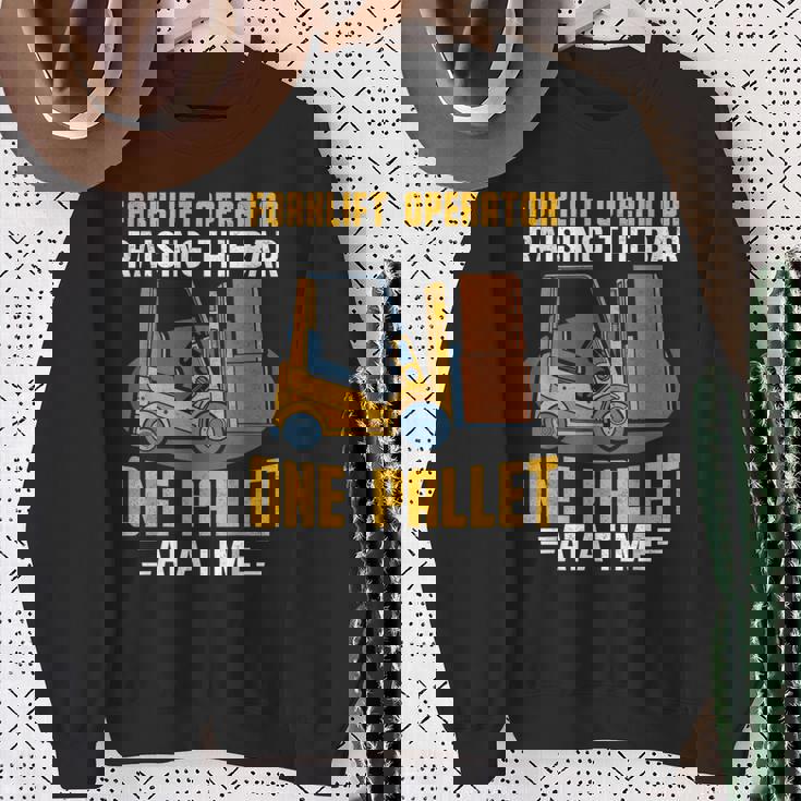 フォークリフト オペレーター レイジングバー パレット フォークリフトドライバー スウェットシャツ 年配の女性への贈り物