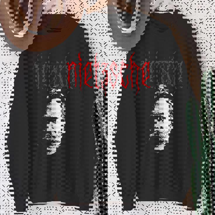 フリードリヒ・ニーチェ-金属の哲学者の設計 スウェットシャツ 年配の女性への贈り物