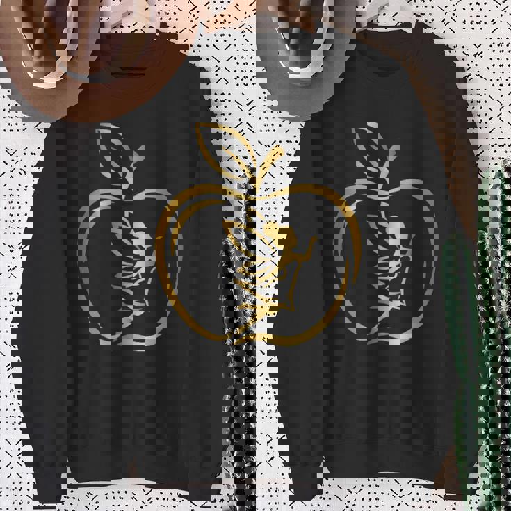 フルーツりんごフレーム 妖精のシルエット ラインアート イラスト 曲線 オリジナルデザイン リンゴ好き フルーツ スウェットシャツ 年配の女性への贈り物