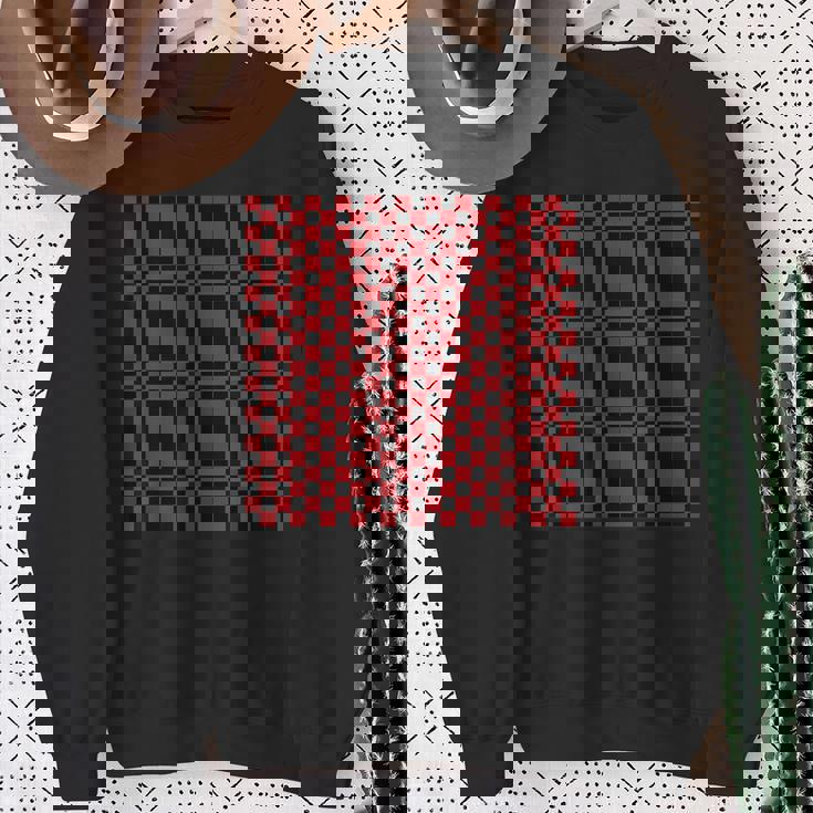 ブラック、レッド、チェッカーボードスクエアパターン、チェックデザイン。 スウェットシャツ 年配の女性への贈り物