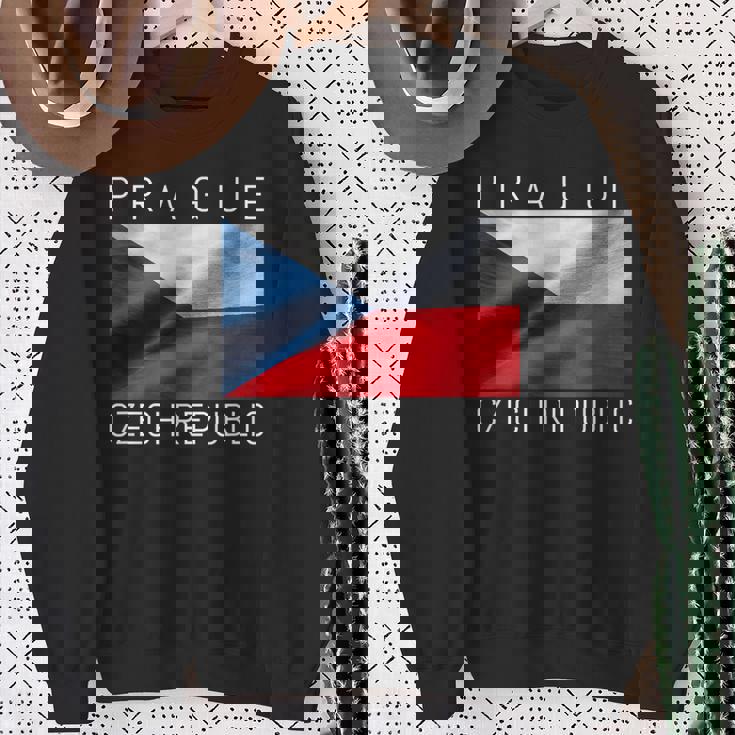 プラハtシャツ 素敵なチェコ共和国の国旗 お土産 スウェットシャツ 年配の女性への贈り物