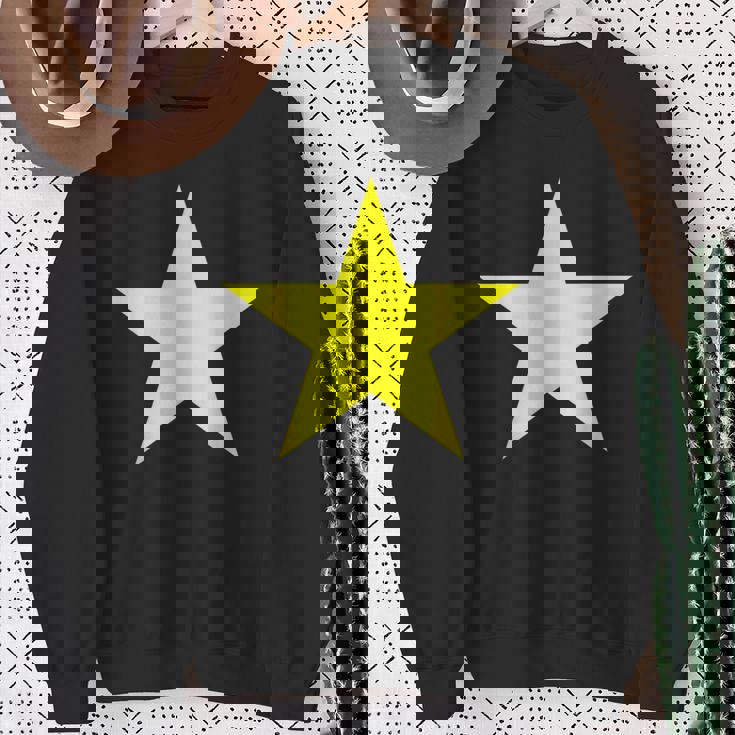 ベトナム国旗 ベトナム国旗 ベトナム国旗 赤と黄色の星 スウェットシャツ 年配の女性への贈り物