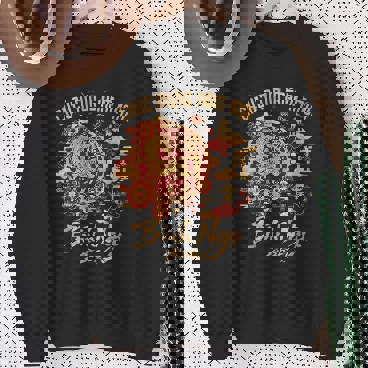 ベトナム旧正月2026ビンゴチャクムンナムモイ。 スウェットシャツ 年配の女性への贈り物