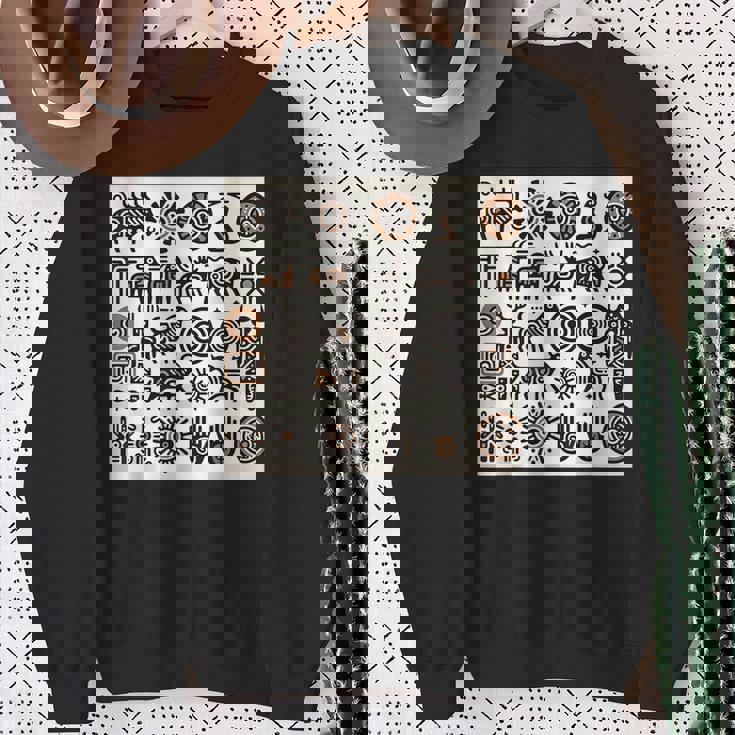 ペトログリフロックの彫刻ネイティブアメリカン スウェットシャツ 年配の女性への贈り物