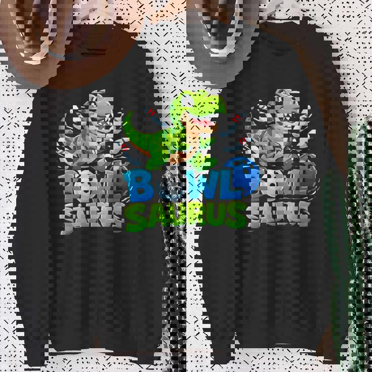 ボウリング 恐竜 Tレックス キュート グラフィック キッズ 幼児 男の子 ボウラー スウェットシャツ 年配の女性への贈り物