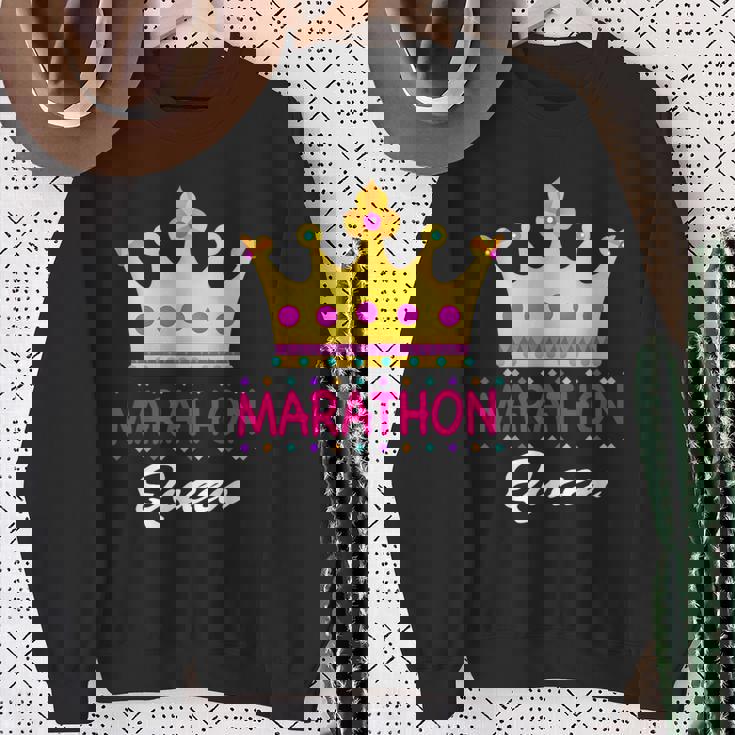 マラソン クイーン ランナー ランニング マラソン 好き 面白い スウェットシャツ 年配の女性への贈り物