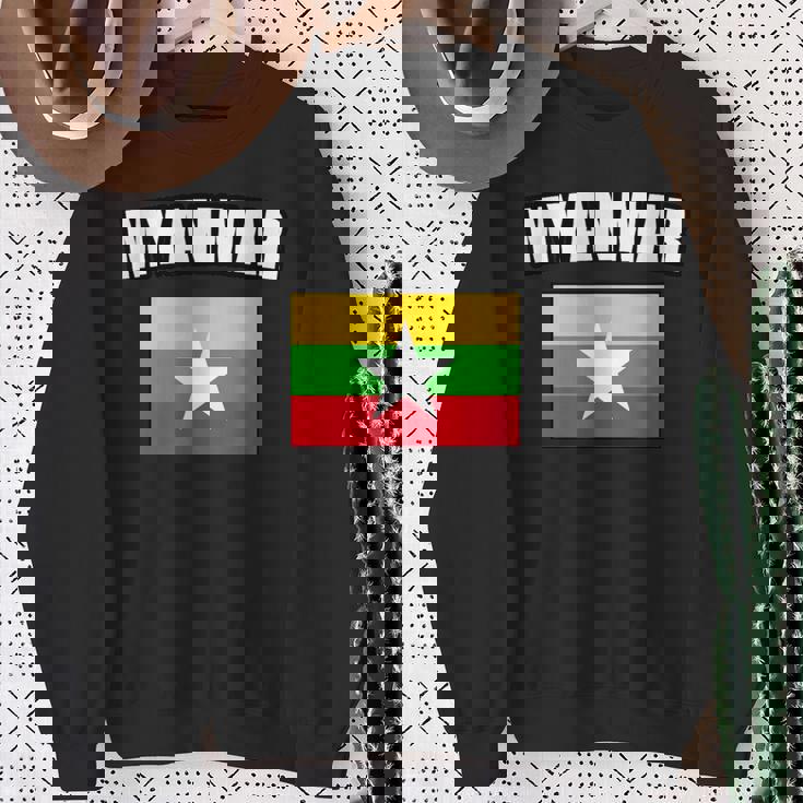 ミャンマー スウェットシャツ 年配の女性への贈り物