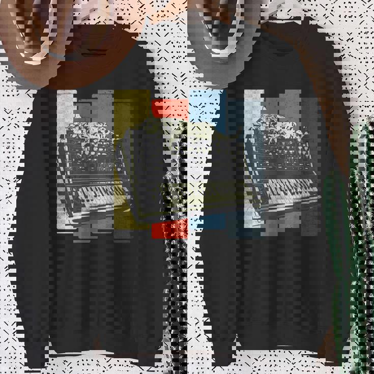 モジュラー シンセサイザー キーボード テクノ ビンテージ アナログ 猫 長袖tシャツ スウェットシャツ 年配の女性への贈り物