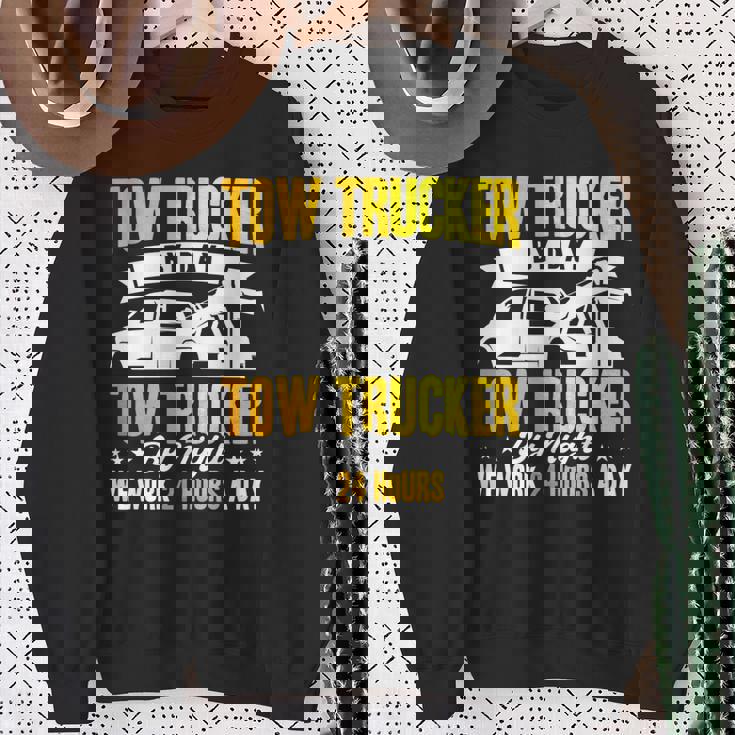 レッカートライバー レッカーは1日24時間作業します。 長袖tシャツ スウェットシャツ 年配の女性への贈り物