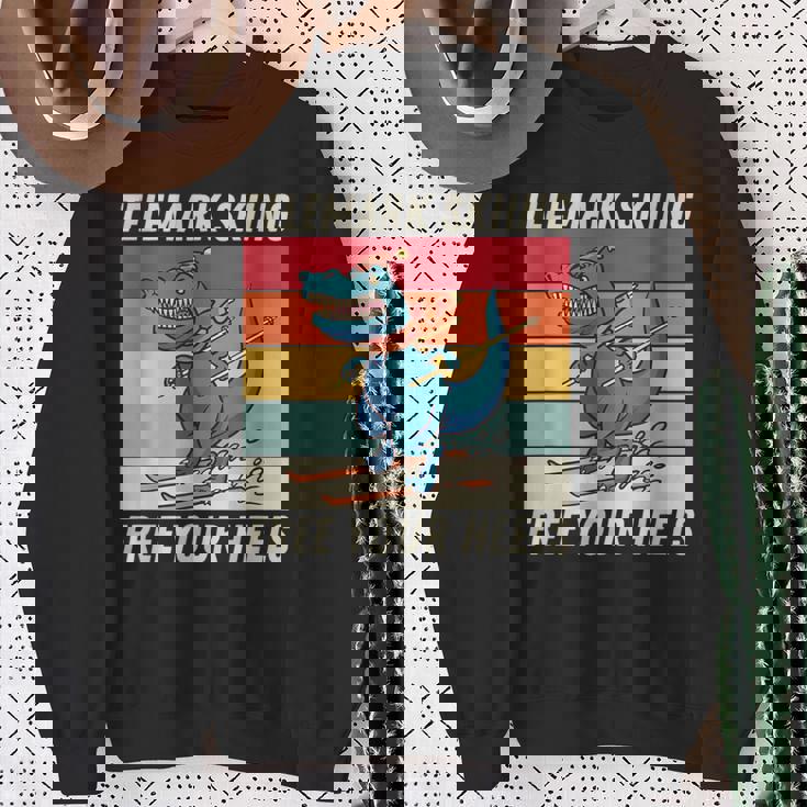 レトロ かわいい 漫画 恐竜 スキーヤー テレマーク スキー スウェットシャツ 年配の女性への贈り物