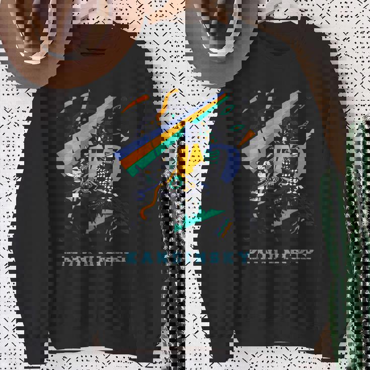 ワシリー・カンディンスキー抽象アートスモールワールドiv スウェットシャツ 年配の女性への贈り物