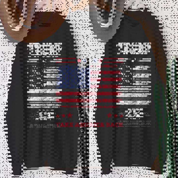 ヴィンテージ ドナルド トランプ 2024 テイク アメリカ バック 長袖tシャツ スウェットシャツ 年配の女性への贈り物