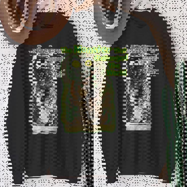 世界に挑んだヴィンテージクラシックホラーモンスター 長袖tシャツ スウェットシャツ 年配の女性への贈り物