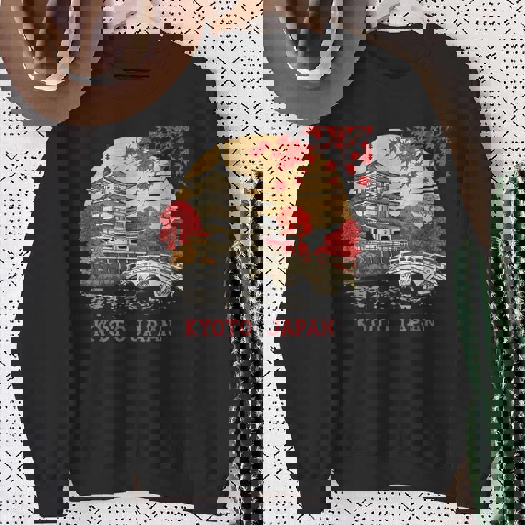 京都 日本 パゴダ 秋 風景 アート お土産 スウェットシャツ 年配の女性への贈り物