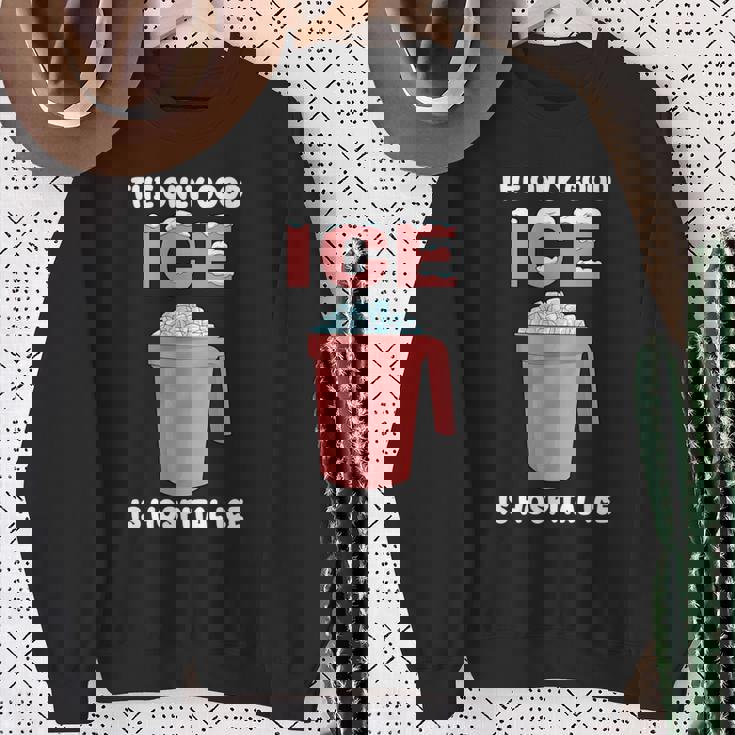 唯一の良い氷は病院の氷 長袖tシャツ スウェットシャツ 年配の女性への贈り物