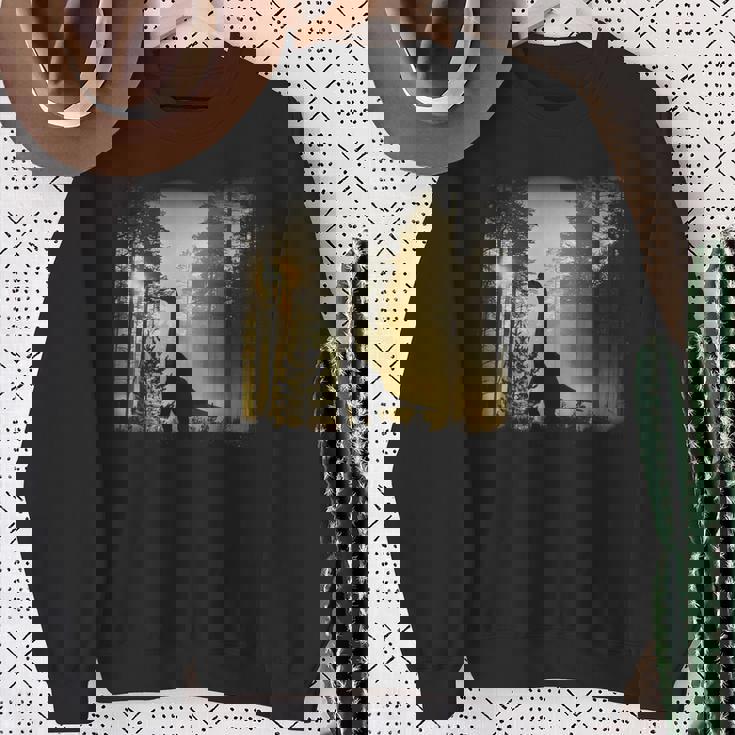 夜明けの竜脚類恐竜の森 リアルなグラフィックデザイン スウェットシャツ 年配の女性への贈り物