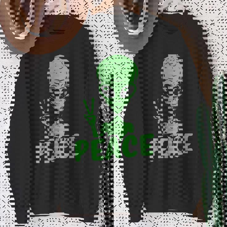 宇宙人 平和 Ufo 変な宇宙人 スウェットシャツ 年配の女性への贈り物