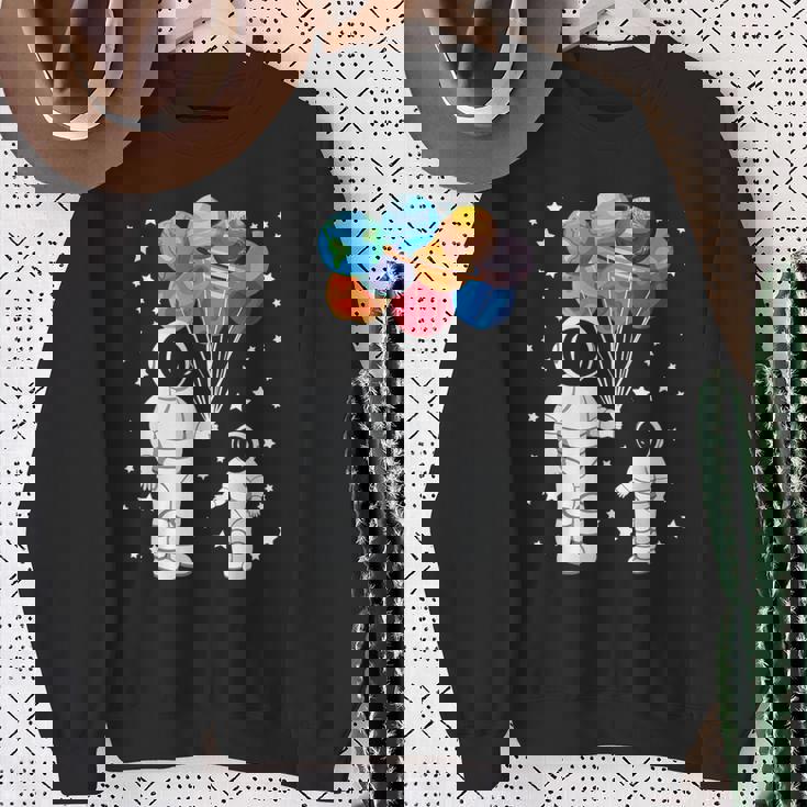 宇宙飛行士 宇宙飛行士 面白い宇宙小人太陽系 天文学 スウェットシャツ 年配の女性への贈り物