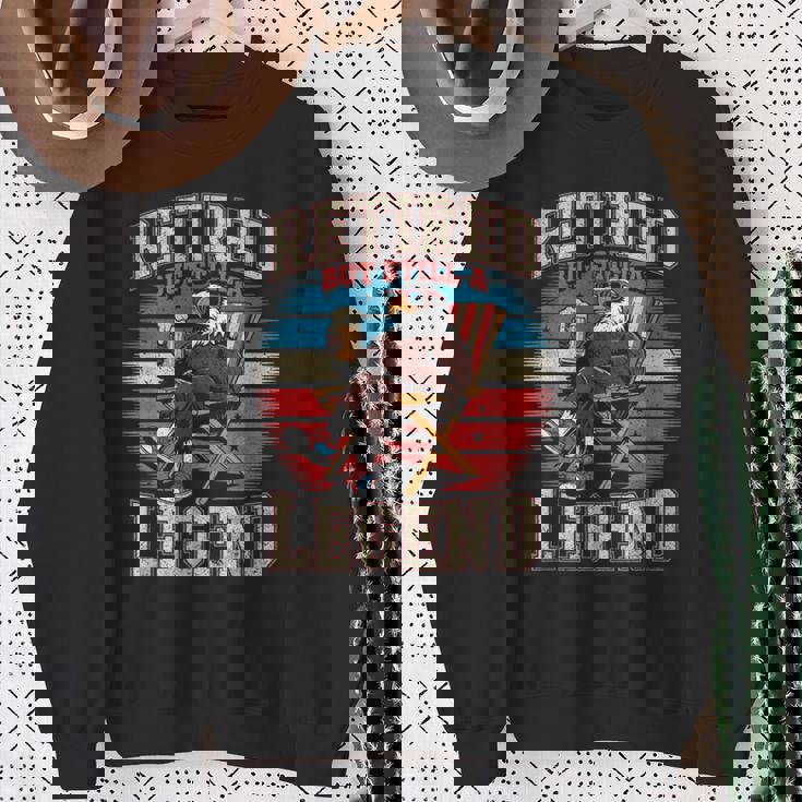 引退したがまだ伝説のイーグルとビールアメリカンスタイル スウェットシャツ 年配の女性への贈り物