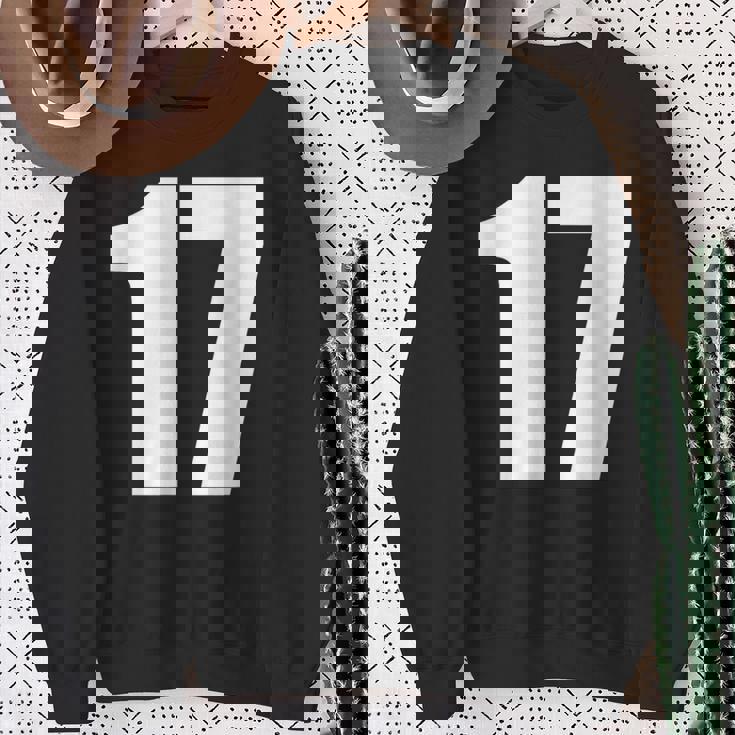 数字 セブンティーン数字 17 プレーンホワイト数字 スウェットシャツ 年配の女性への贈り物