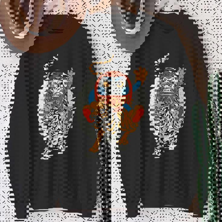 日本のトラ ラッキーだるま人形 日本の伝統 スウェットシャツ 年配の女性への贈り物