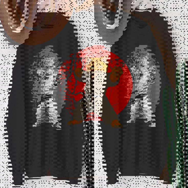 猫 空手 柔道 日本 日没 面白い 空手 猫 スウェットシャツ 年配の女性への贈り物