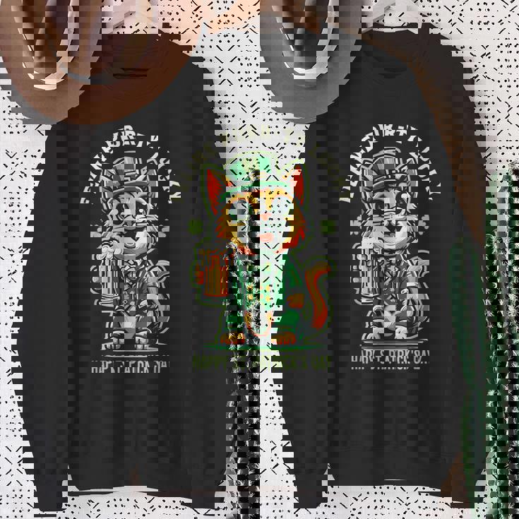 猫のパーティラッキー：セント・パトリックス・デーの猫愛好家たち スウェットシャツ 年配の女性への贈り物