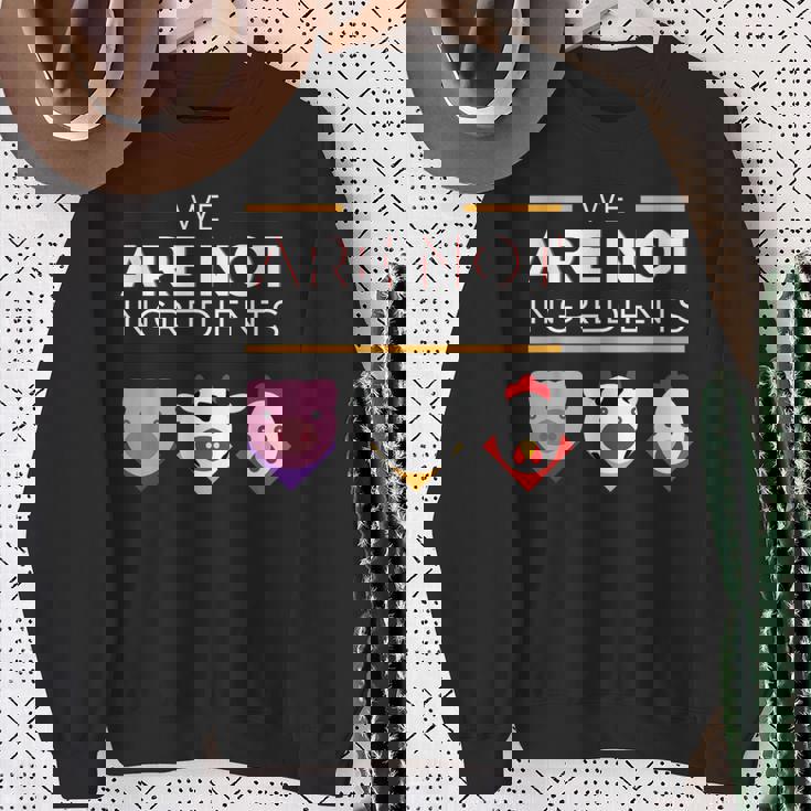 私たちは食材ではありませんビーガン、動物の権利 スウェットシャツ 年配の女性への贈り物