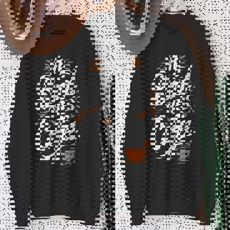 私の血液型はコーヒーです スウェットシャツ 年配の女性への贈り物