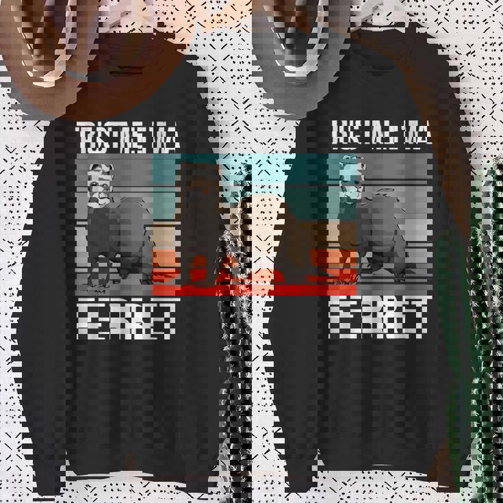 私はフェレット ハロウィン ペットオーナー フェレット スウェットシャツ 年配の女性への贈り物