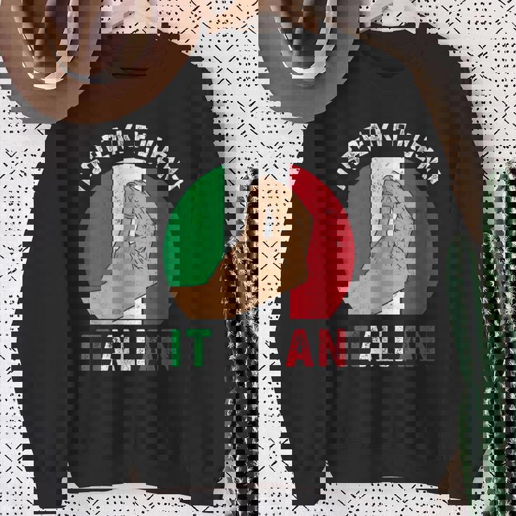 私は流暢なイタリア語を話します、イタリアの手のジェスチャー、私はイタリアが大好きです スウェットシャツ 年配の女性への贈り物