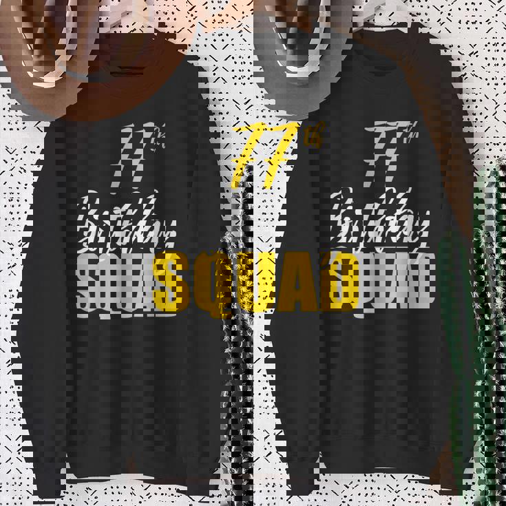 第77回ハッピーバースデーチームパーティーバースデーファミリーグループ スウェットシャツ 年配の女性への贈り物