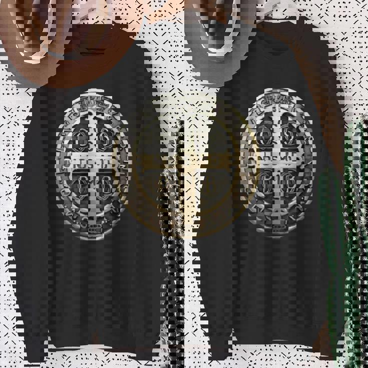 聖ベネディクトメダル 聖ベネディクトクロス カトリック クリスチャン スウェットシャツ 年配の女性への贈り物