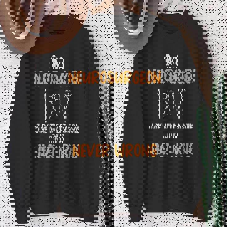 脳神経外科医 脳内科医専門医 神経系専門家 スウェットシャツ 年配の女性への贈り物