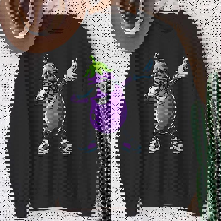 茄子を軽くたたく面白い野菜ギフト ナス付き スウェットシャツ 年配の女性への贈り物