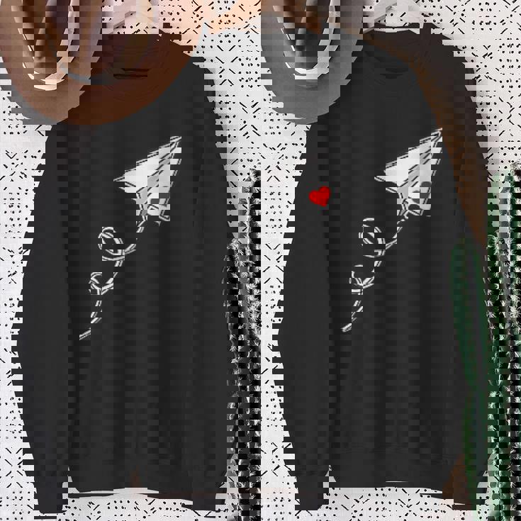 赤いハートの紙飛行機、紙飛行機のメッセージ スウェットシャツ 年配の女性への贈り物