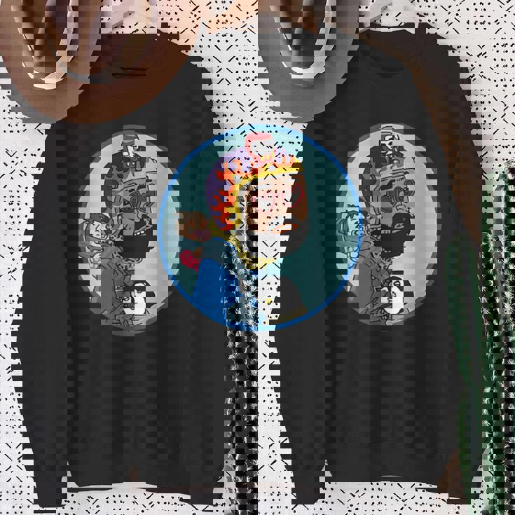 赤ちゃんをおんぶしたファンキー男 ハート型のサングラス ミニダルマ ヒゲ ファイヤーパターンのヘルメット スウェットシャツ 年配の女性への贈り物