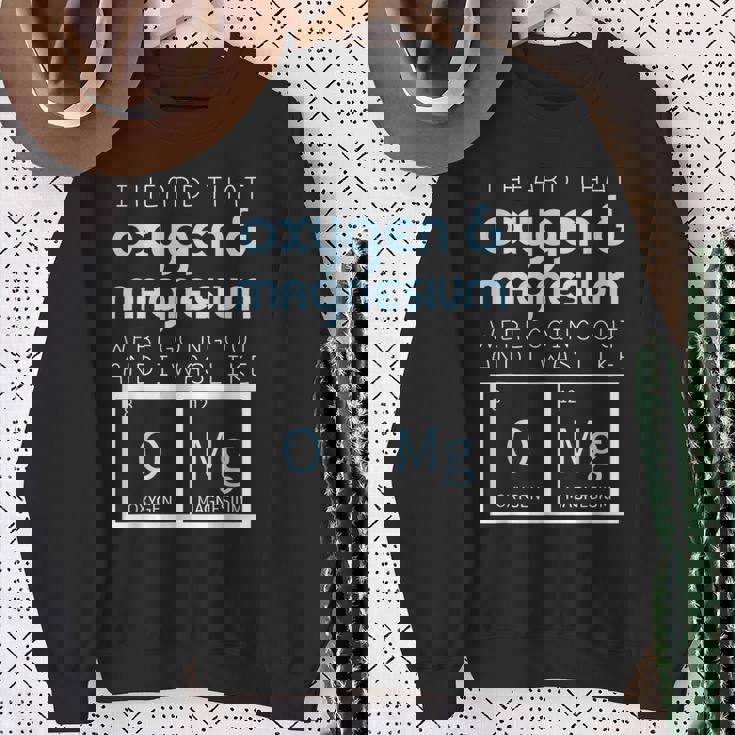 酸素 マグネシウム お出かけ 科学 Omg おもしろ化学 オタク スウェットシャツ 年配の女性への贈り物